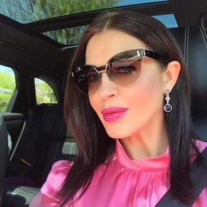 Meet your Posher, Ausra